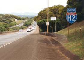 Scenic view of H2 southbound, with H2 shield at right