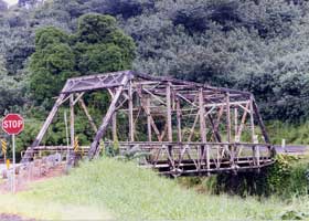 Side view of the pre-restoration Hanalei Bridge