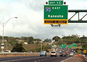 H201/HI 78 eastbound, at jct H3, with electronic 'exit only' sign above right lane